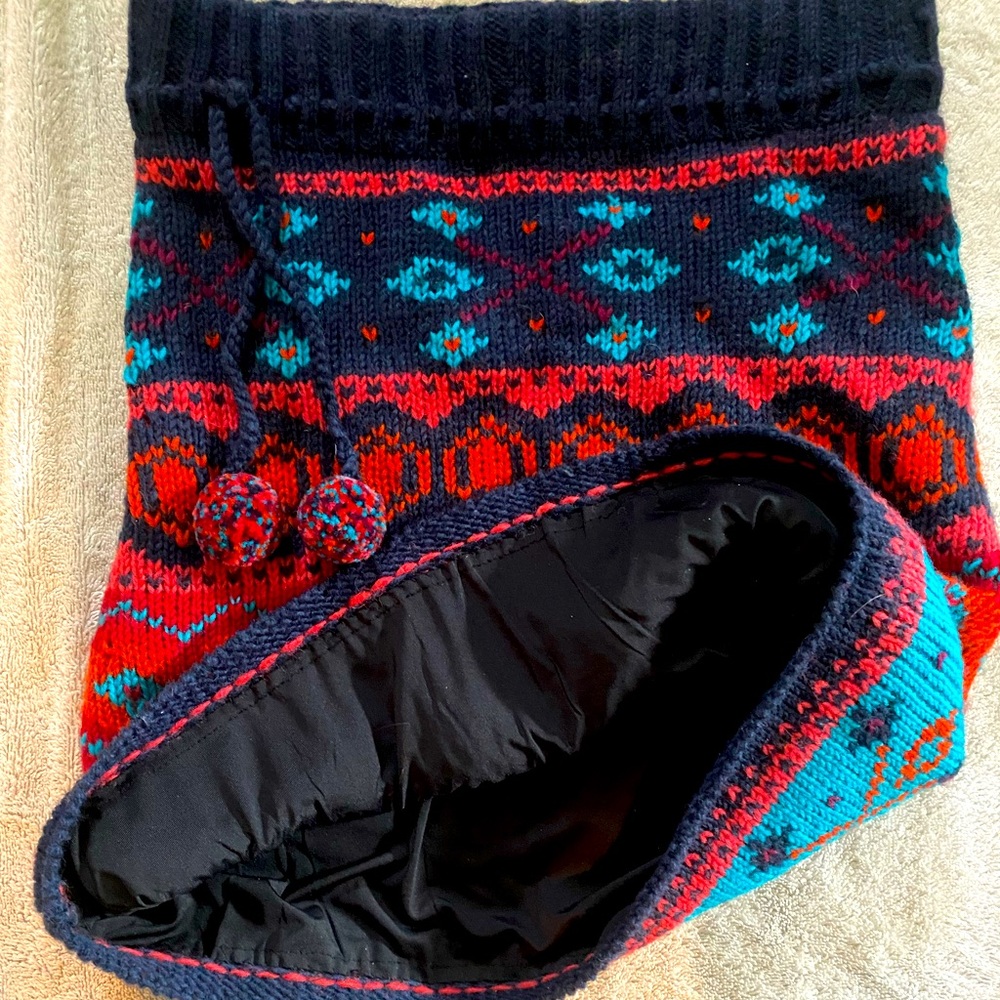 Super cute, lined, wool skirt.